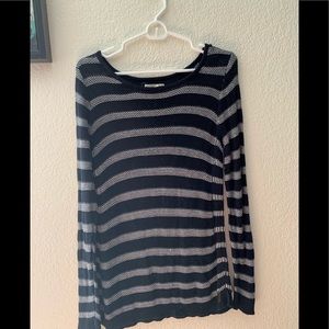 Long sleeve light sweater